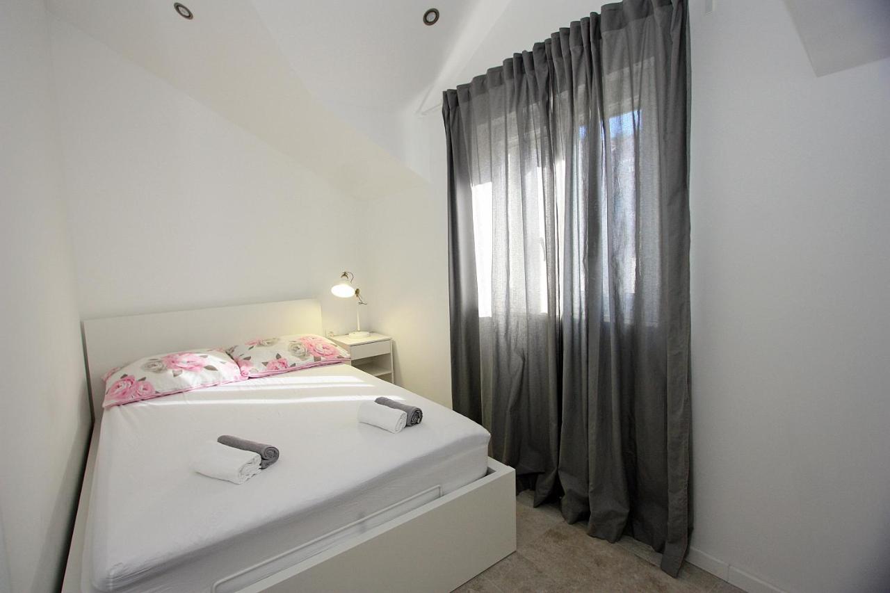 Apartman Ivana Supetar Extérieur photo